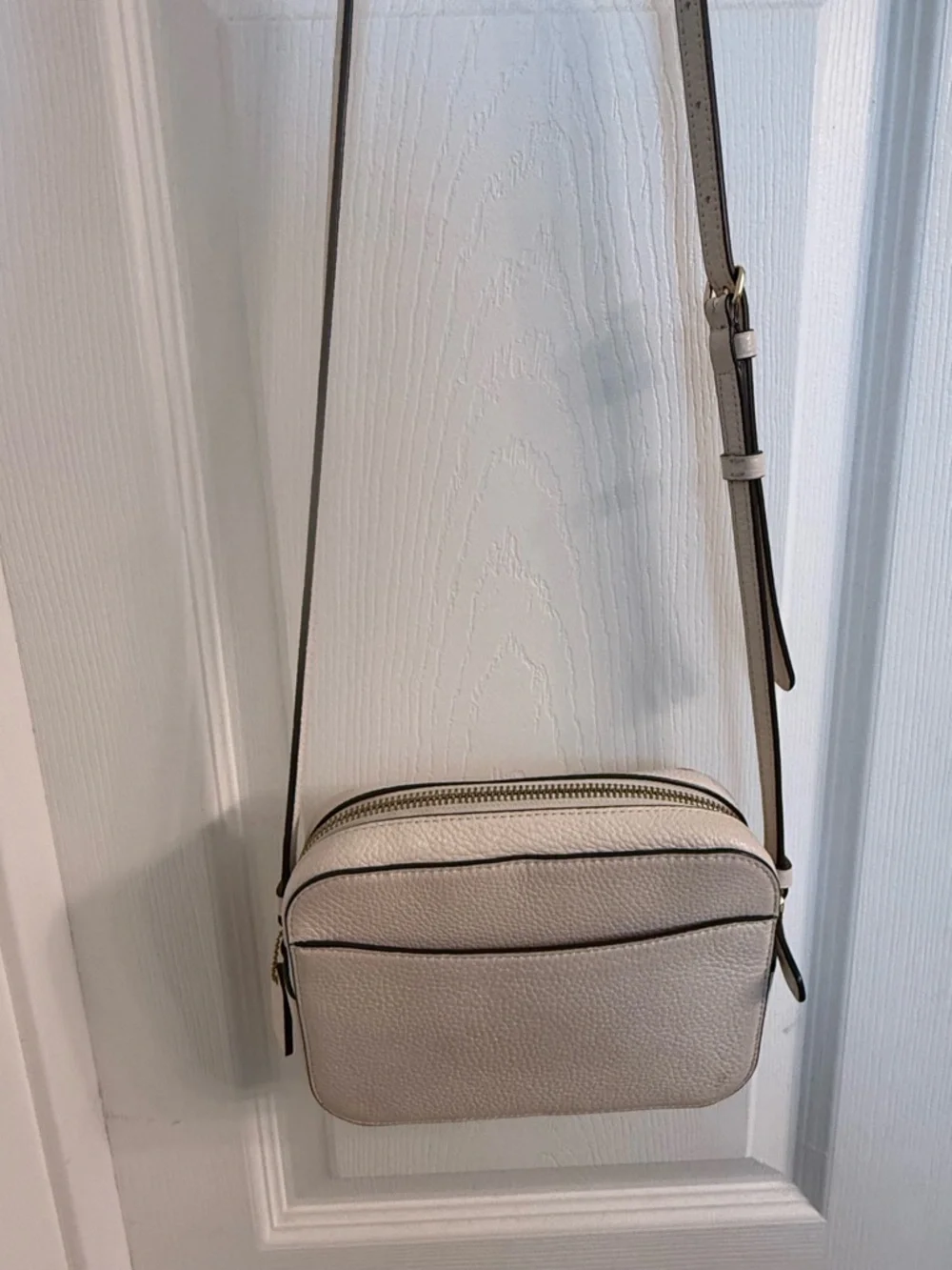 Coach Pebbled Leather Crossbody Bag in Off White with Gold Hardware - Picture 2 of 4